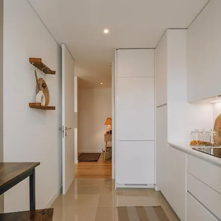 Montalto - 1 Bedroom And Parking In Alvalade Apartament *
