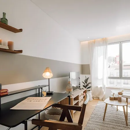 Montalto - 1 Bedroom And Parking In Alvalade Apartament