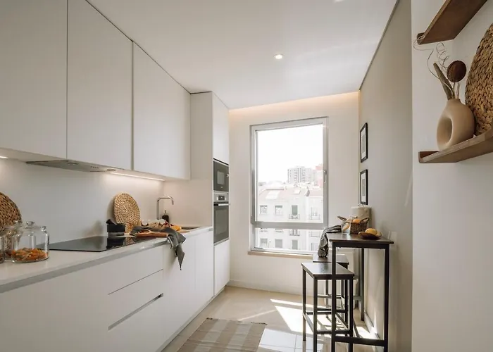 Montalto - 1 Bedroom And Parking In Alvalade * Lissabon